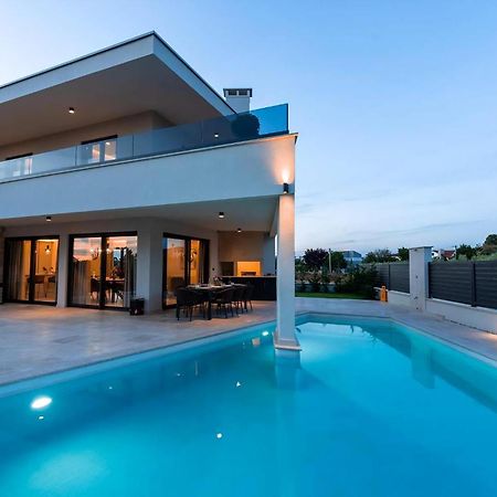Luxurioese Villa Perla Mit Pool Und Jacuzzi โปเรช ภายนอก รูปภาพ