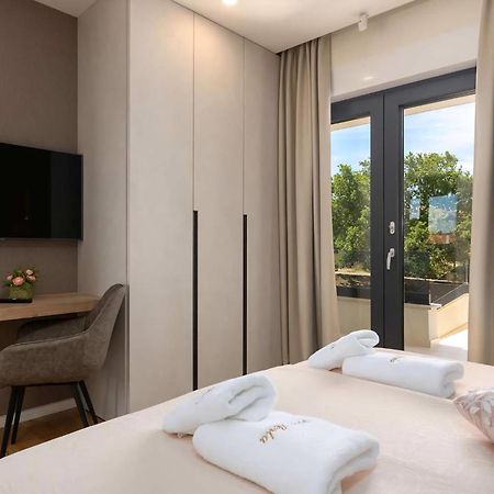 Luxurioese Villa Perla Mit Pool Und Jacuzzi โปเรช ภายนอก รูปภาพ