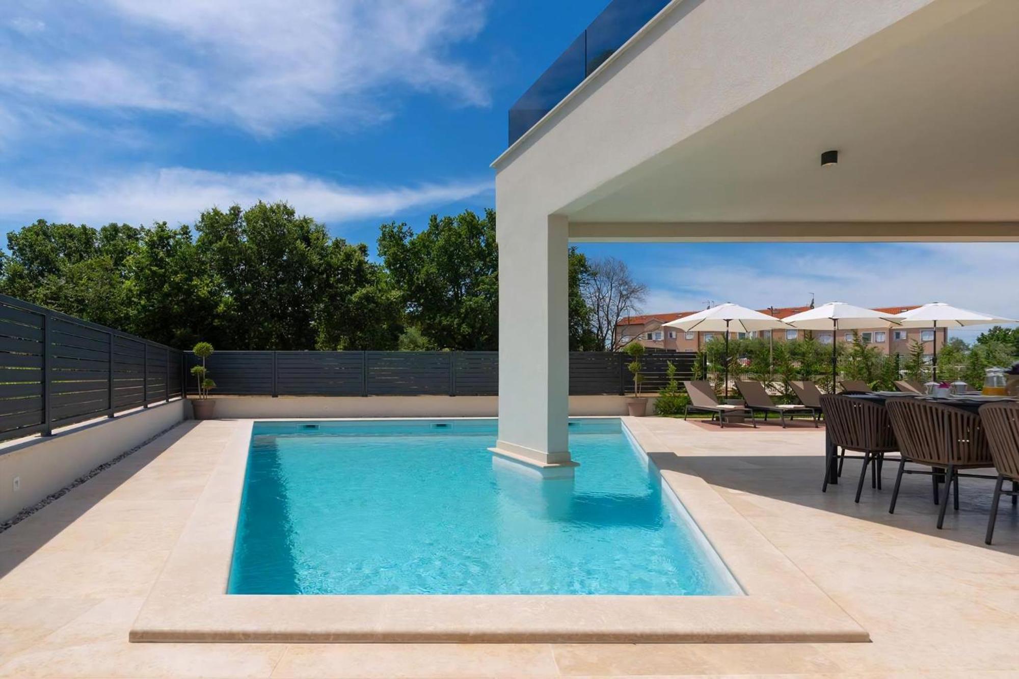 Luxurioese Villa Perla Mit Pool Und Jacuzzi โปเรช ภายนอก รูปภาพ