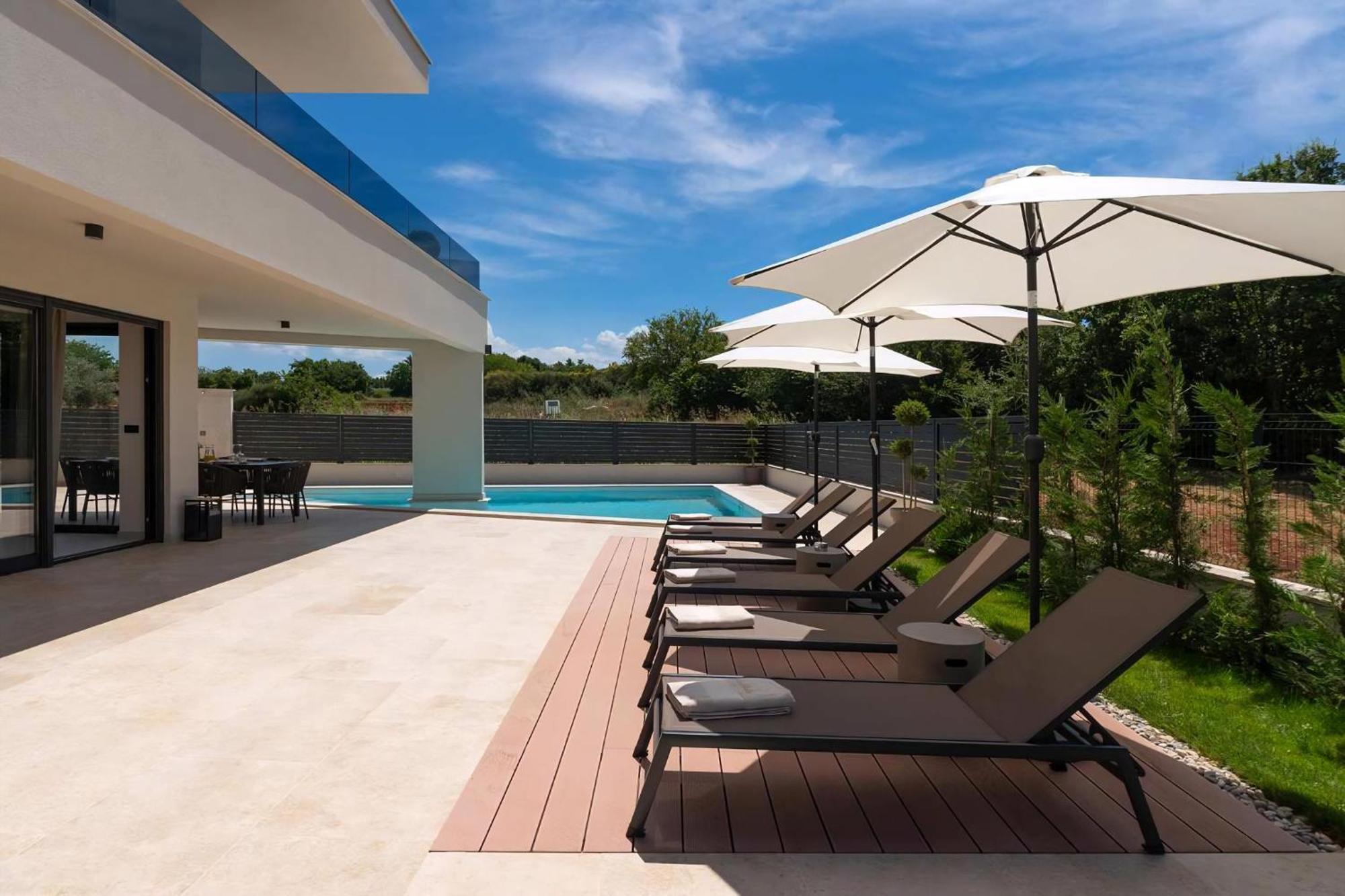 Luxurioese Villa Perla Mit Pool Und Jacuzzi โปเรช ภายนอก รูปภาพ