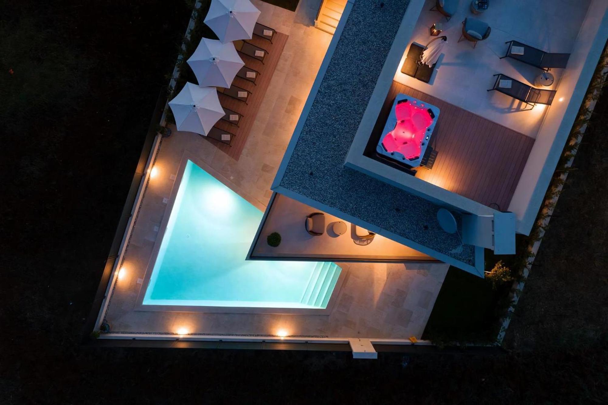 Luxurioese Villa Perla Mit Pool Und Jacuzzi โปเรช ภายนอก รูปภาพ