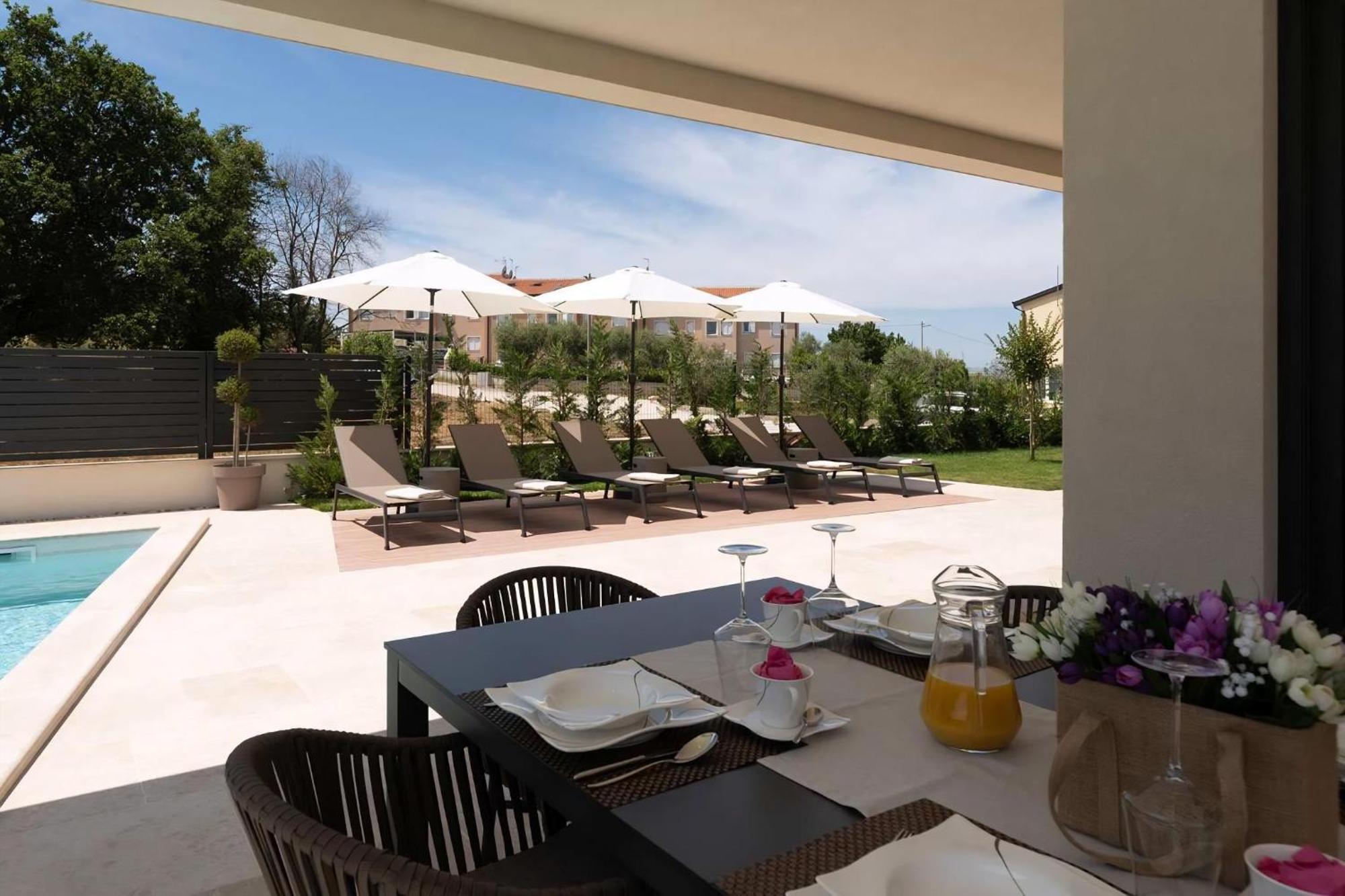 Luxurioese Villa Perla Mit Pool Und Jacuzzi โปเรช ภายนอก รูปภาพ