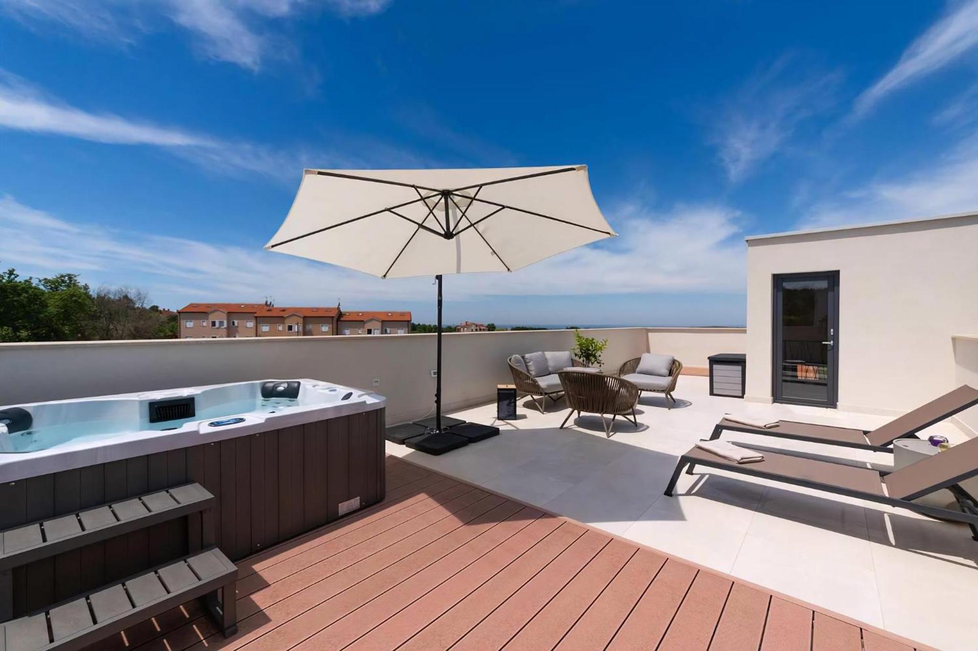 Luxurioese Villa Perla Mit Pool Und Jacuzzi โปเรช ภายนอก รูปภาพ