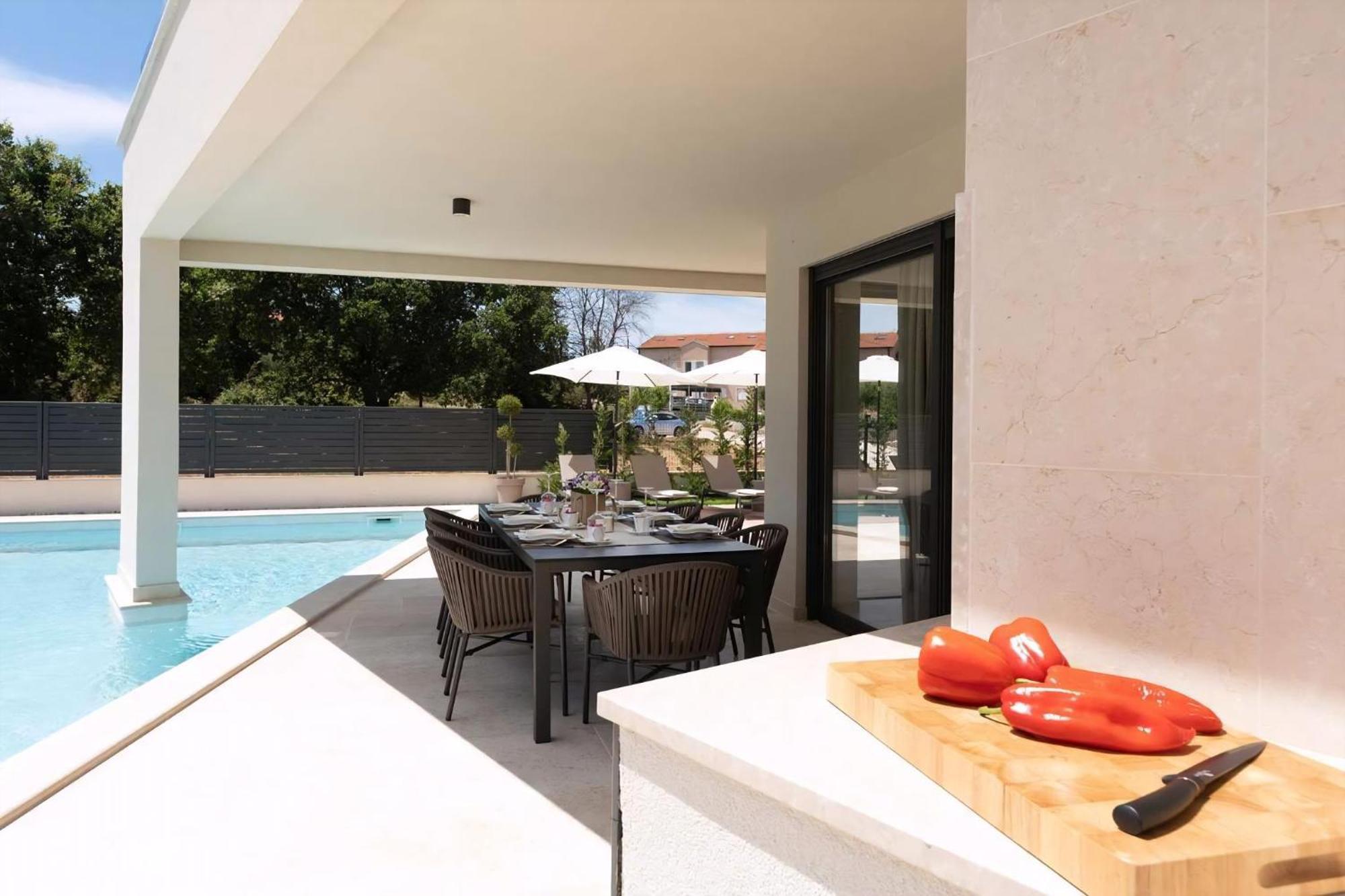 Luxurioese Villa Perla Mit Pool Und Jacuzzi โปเรช ภายนอก รูปภาพ