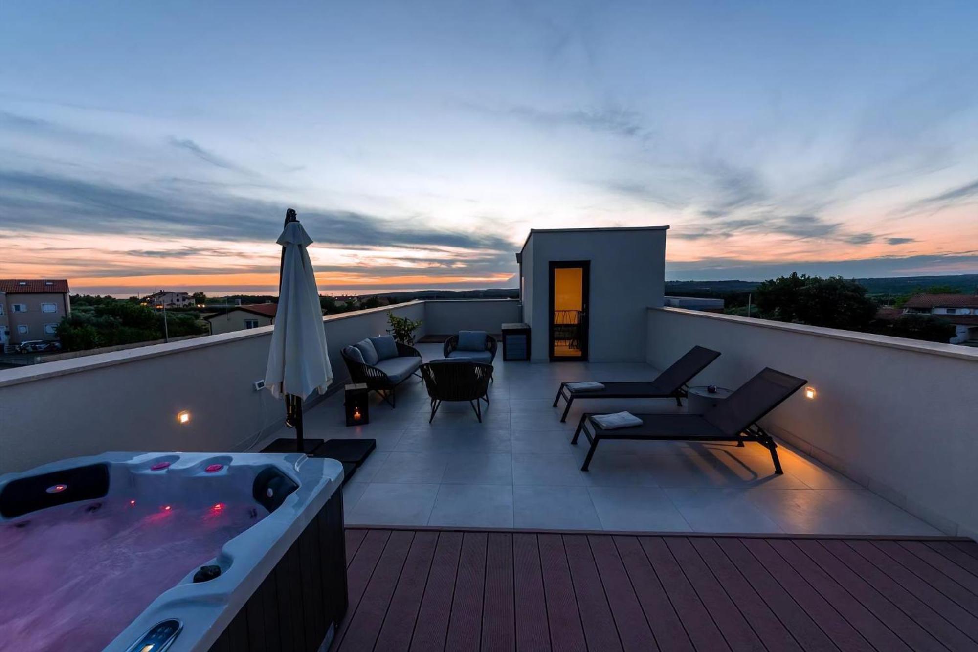 Luxurioese Villa Perla Mit Pool Und Jacuzzi โปเรช ภายนอก รูปภาพ
